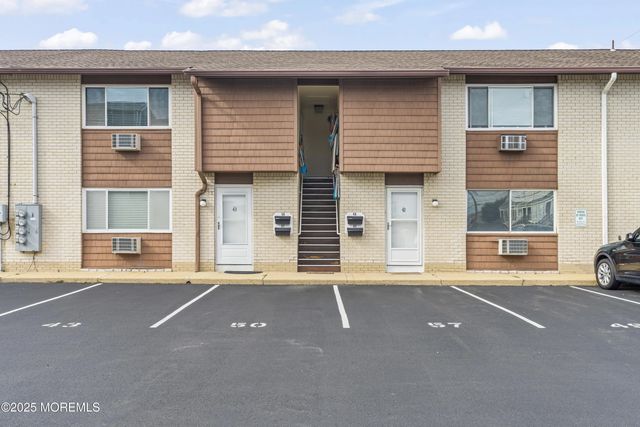 1 Osborne Place 49, Rumson