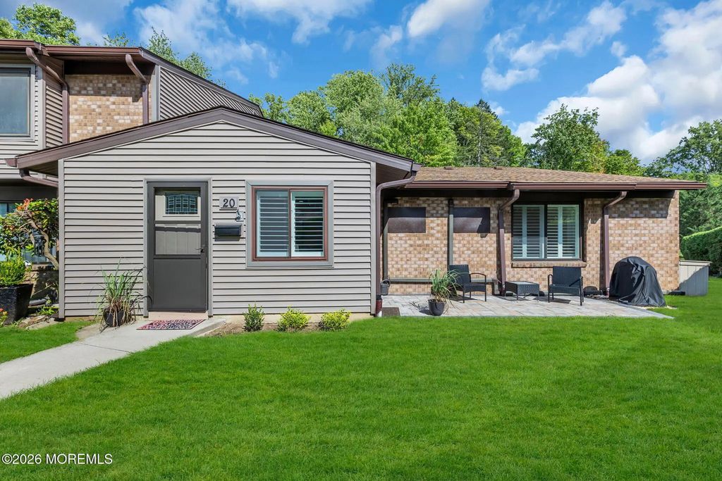 20 Lexington Court, Red Bank