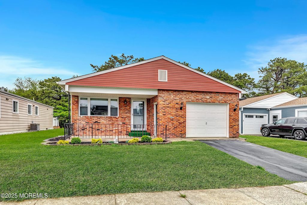 14 Santiago Drive W, Toms River