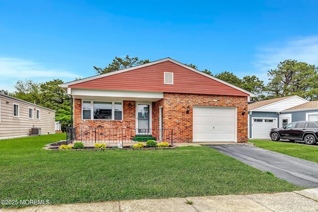 14 Santiago Drive W, Toms River