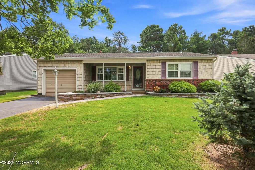 42 Castleton Drive, Toms River