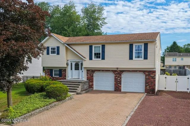 16 Starlight Road, Howell