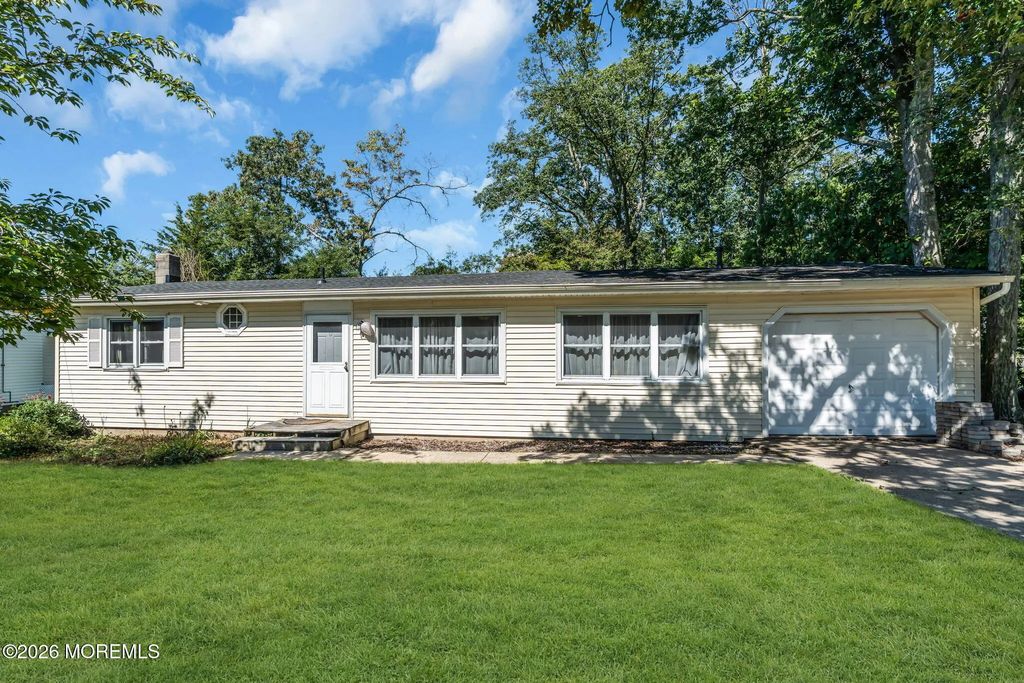 308 Emerald Drive, Brick