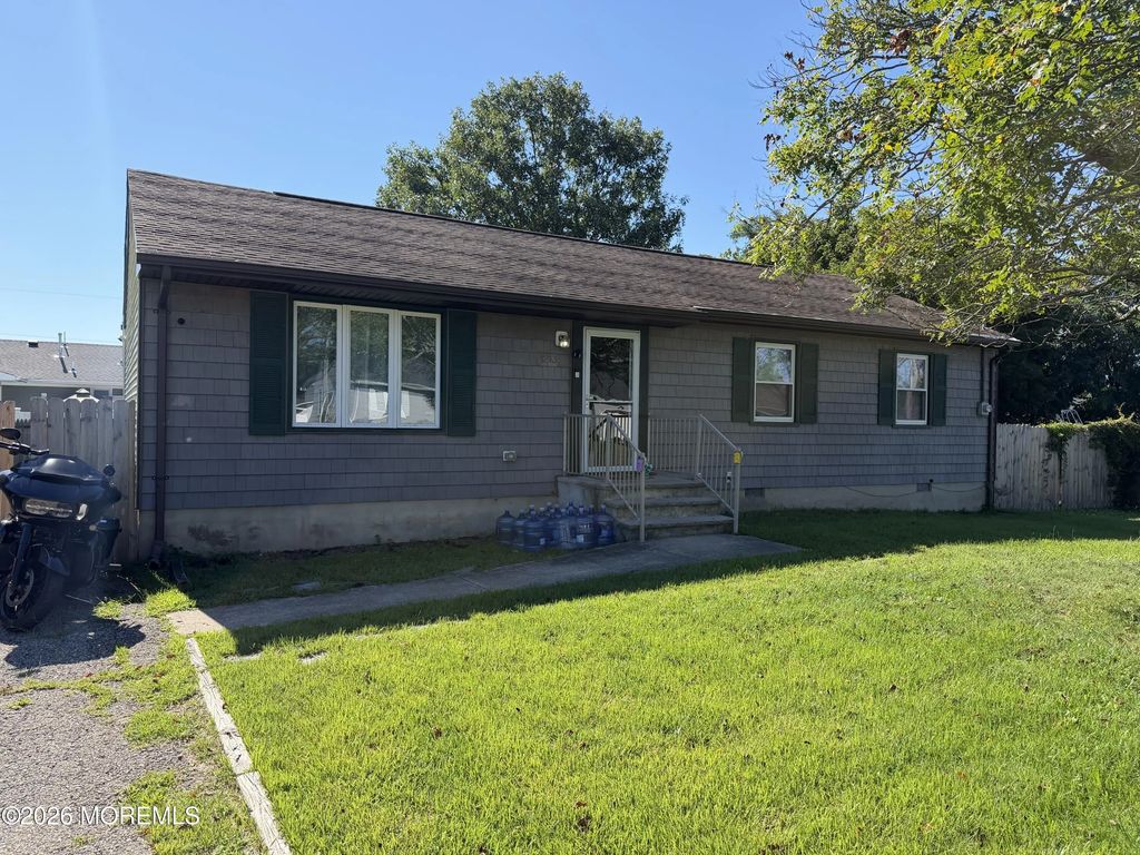 1213 Cable Avenue, Beachwood