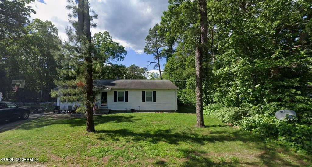 609 Commonwealth Boulevard, Toms River