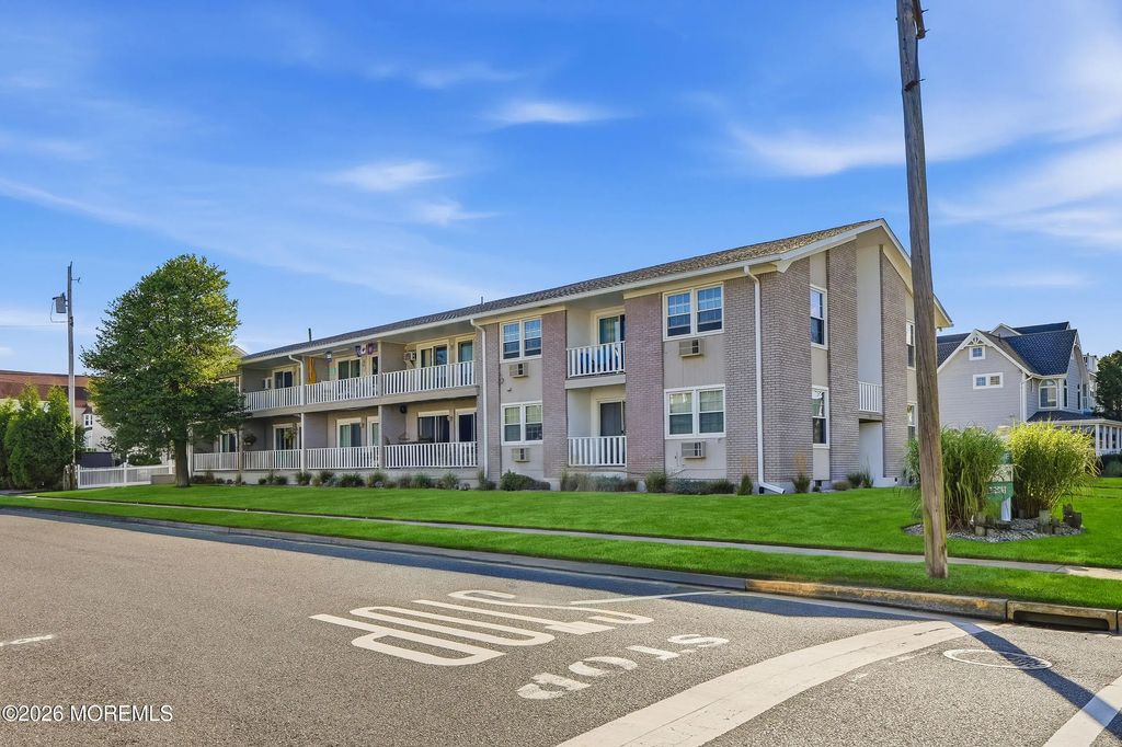 201 8th Avenue 5b, Belmar