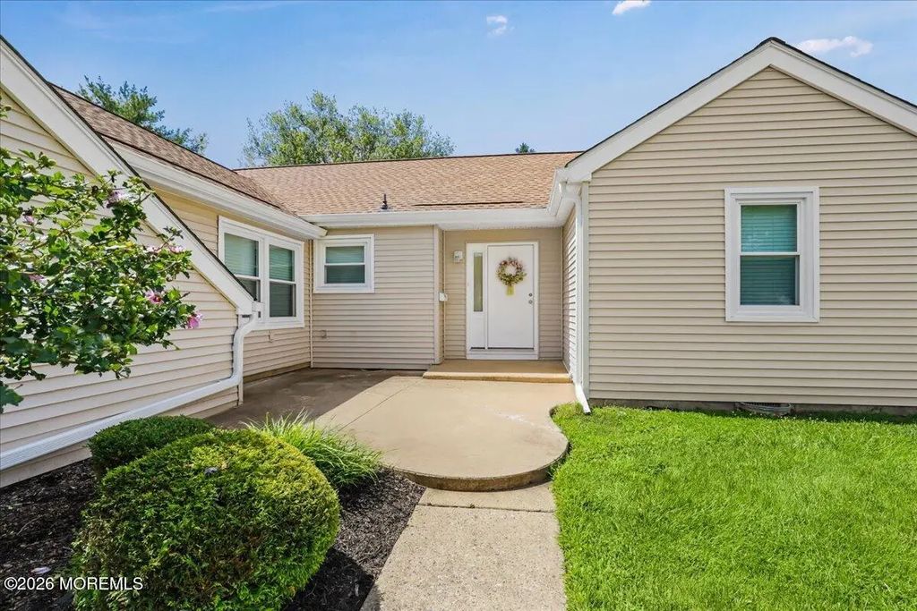 117 Lowens Strasse A, Freehold