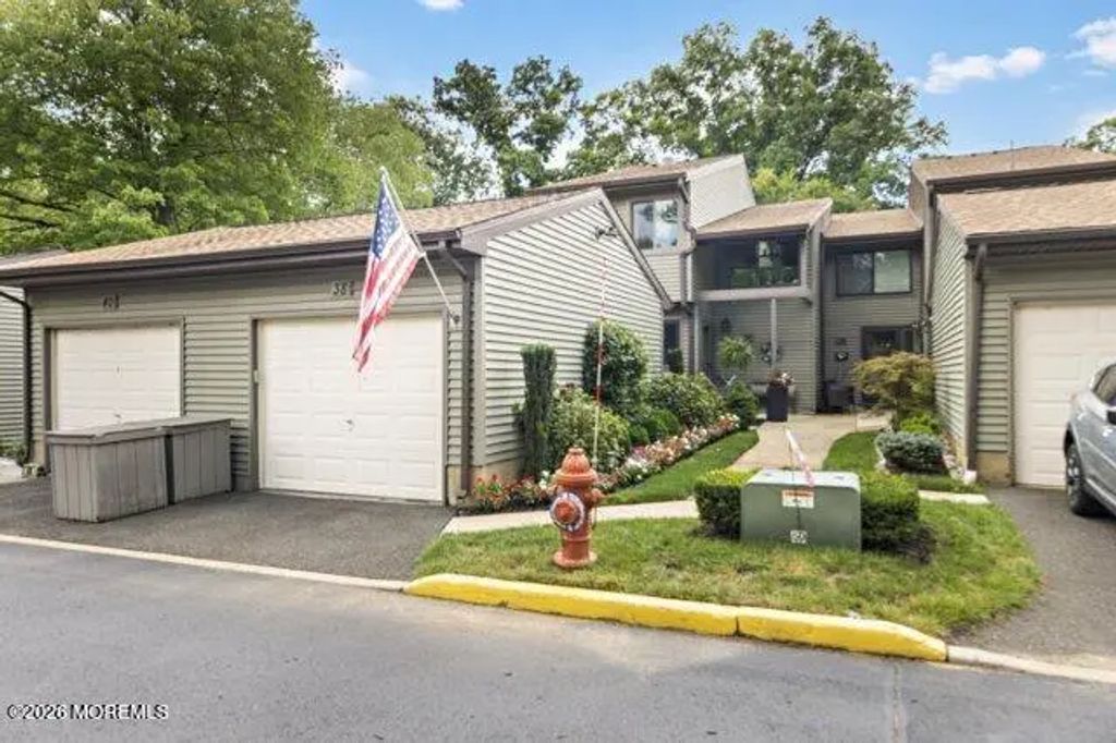 38 Berkshire Court, Red Bank