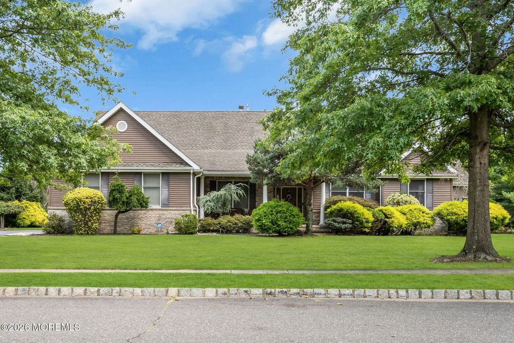 2303 Donna Dee Court, Toms River