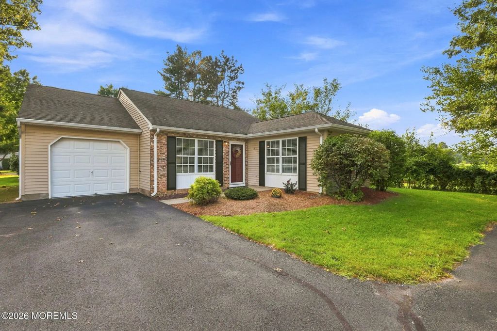 51 Farnworth Close, Freehold