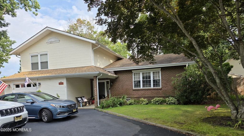 100 Reel Avenue, Manahawkin