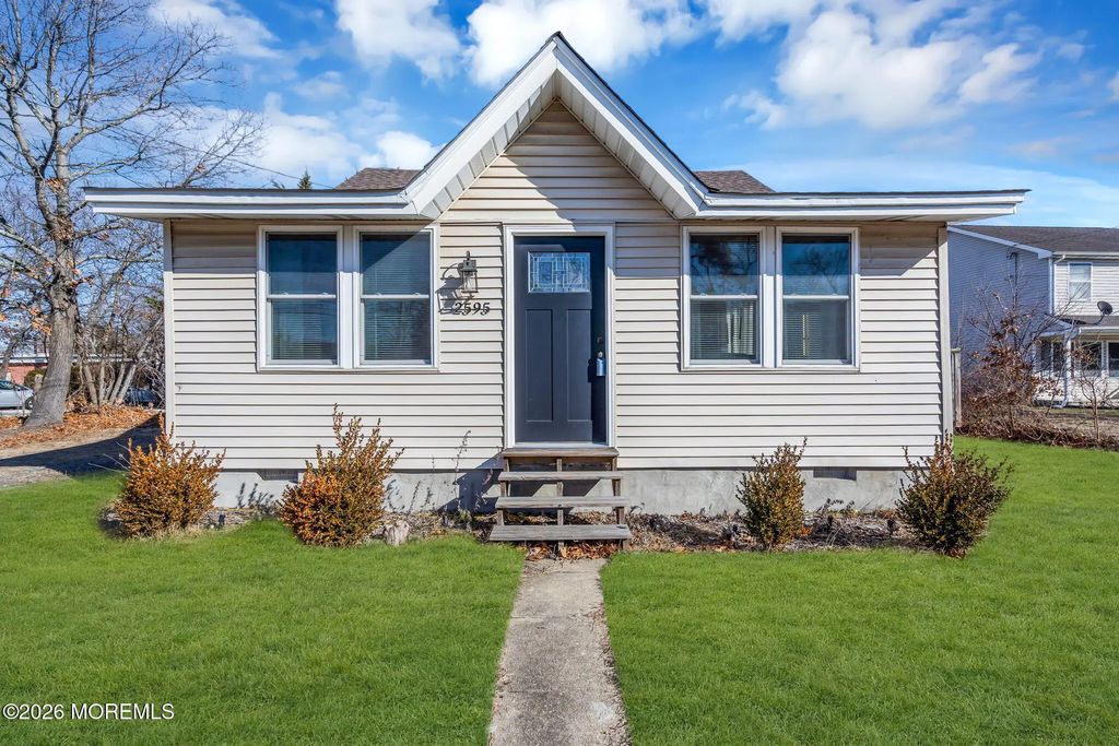 2595 Hooper Avenue, Brick