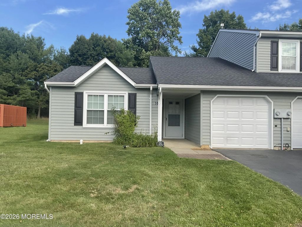30 Harbor Circle, Freehold
