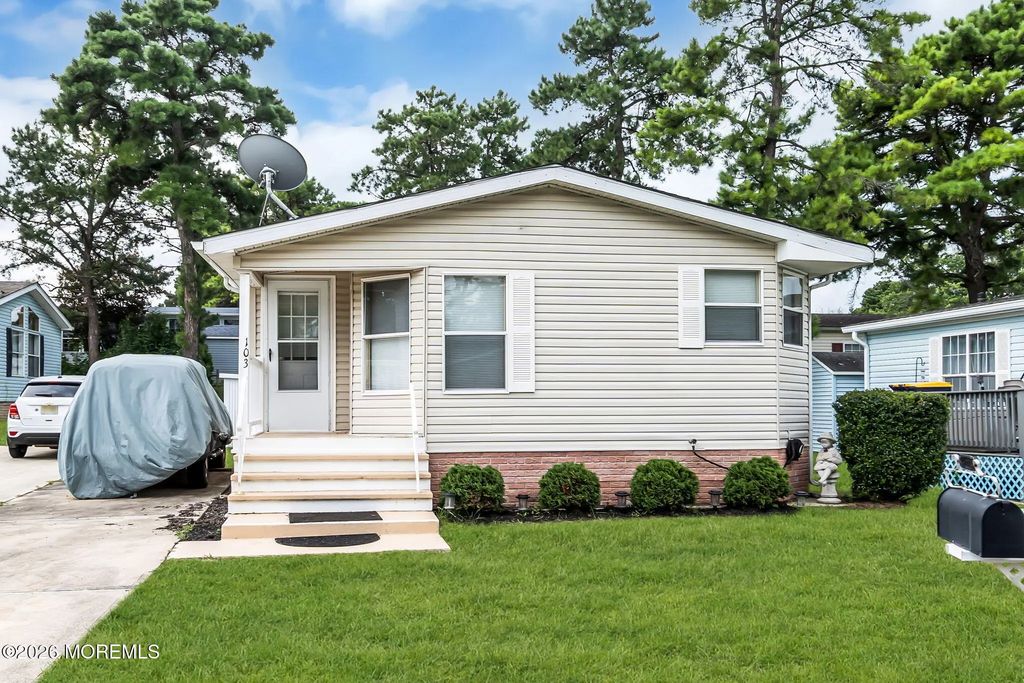 103 Briarwood Court, Whiting