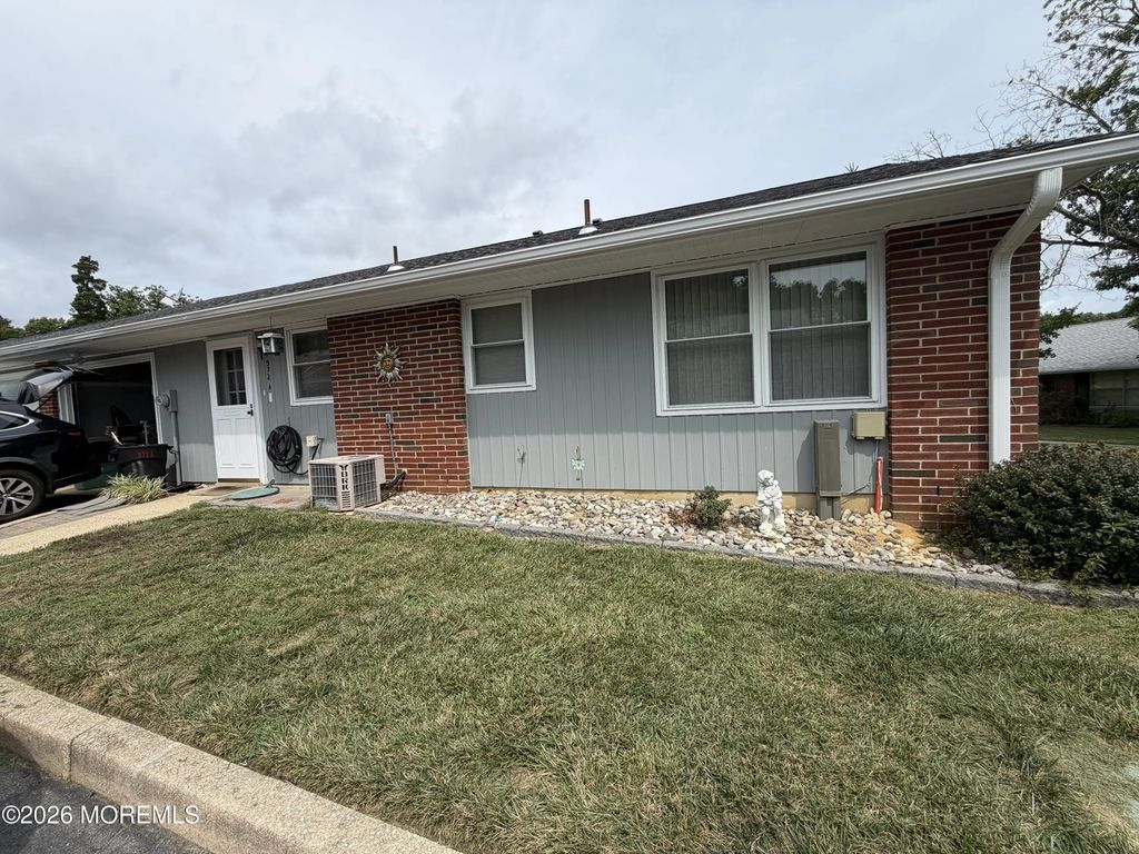 572a Sheffield Court, Lakewood
