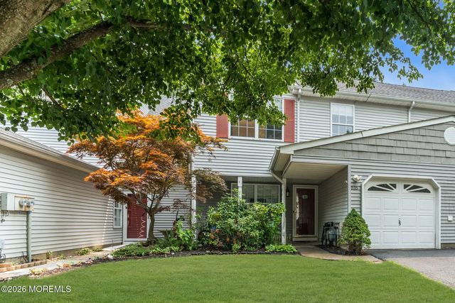 516 Woodbine Lane, Lakewood