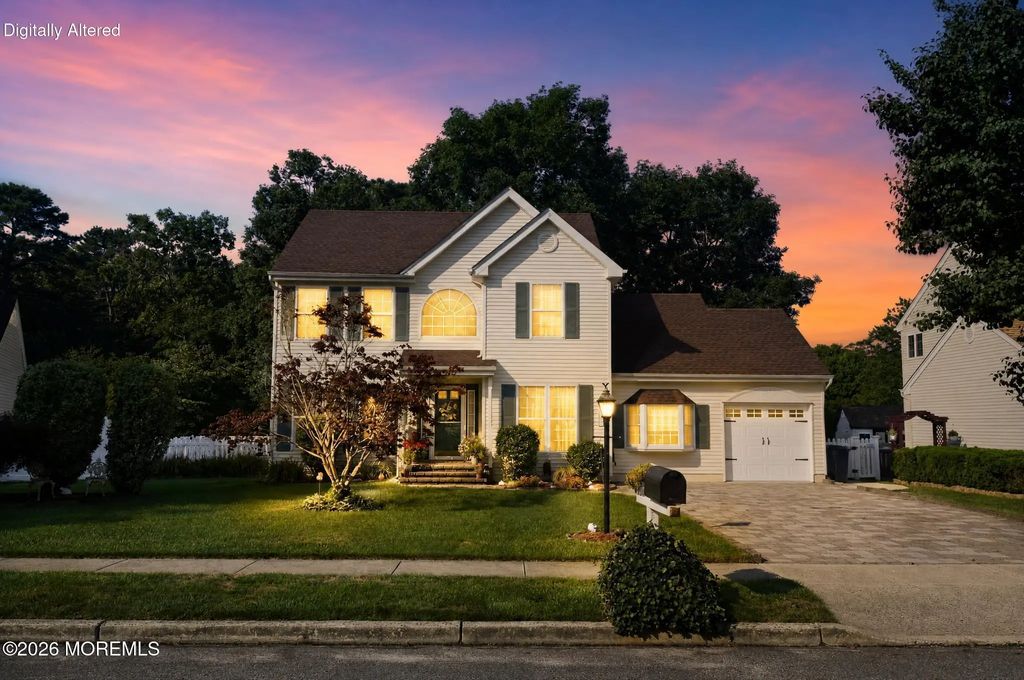 105 Hollow Oak Lane, Manahawkin