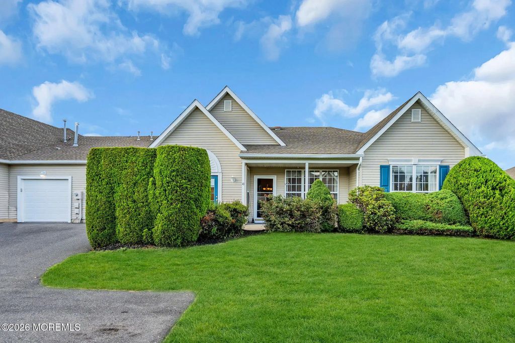 49 Foxwood Road, Lakewood