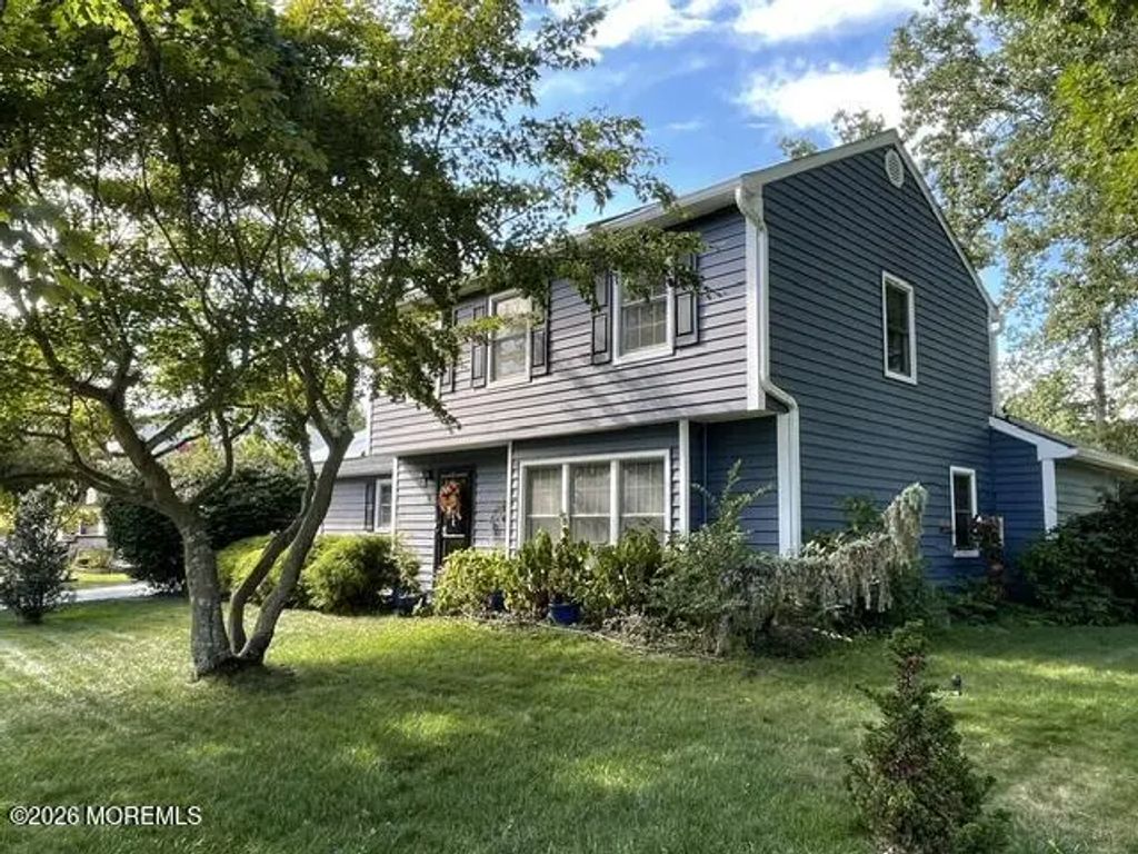 28 Standish Drive, Howell