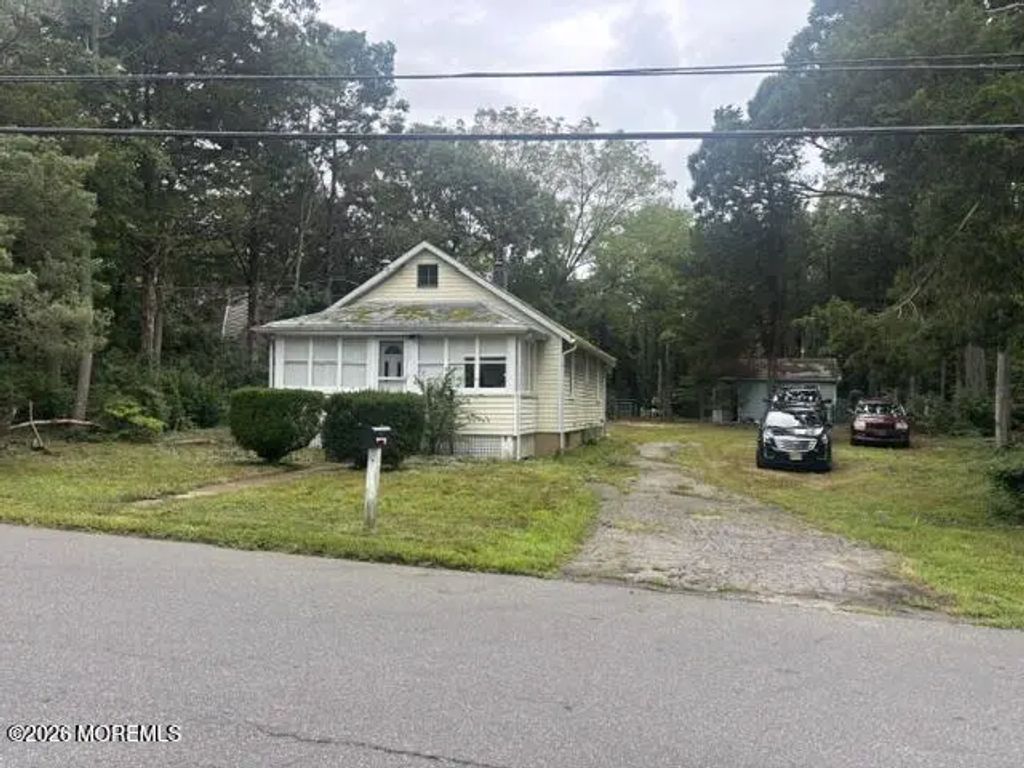 612 Dave Marion Road, Toms River