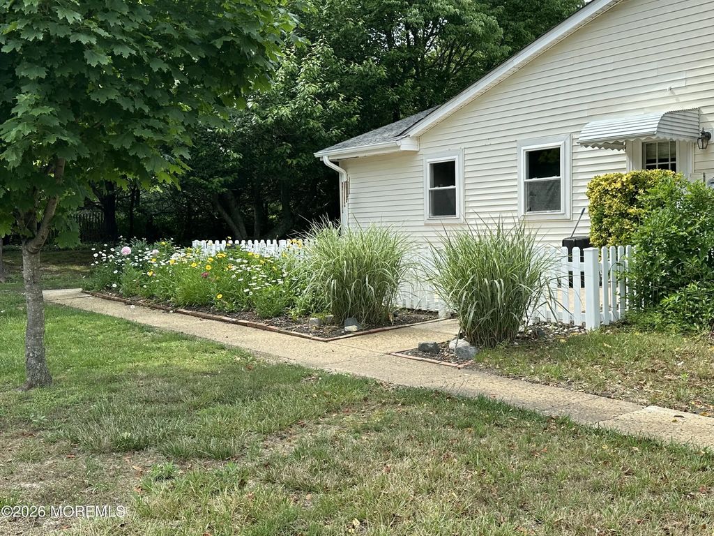 101 Waterfront Drive, Brick