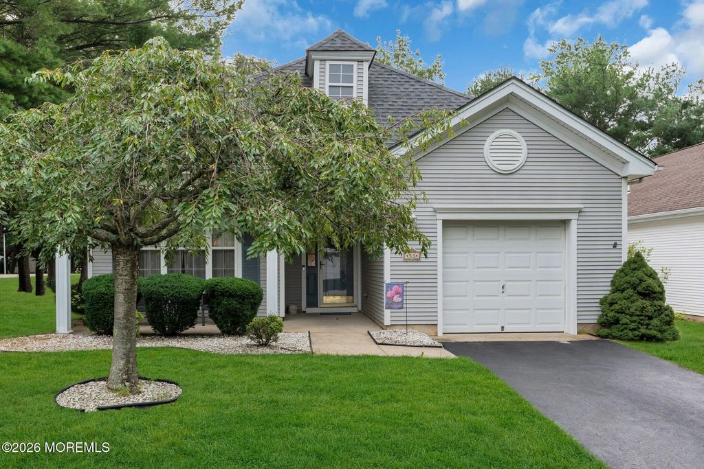 53 Greenways Lane, Lakewood