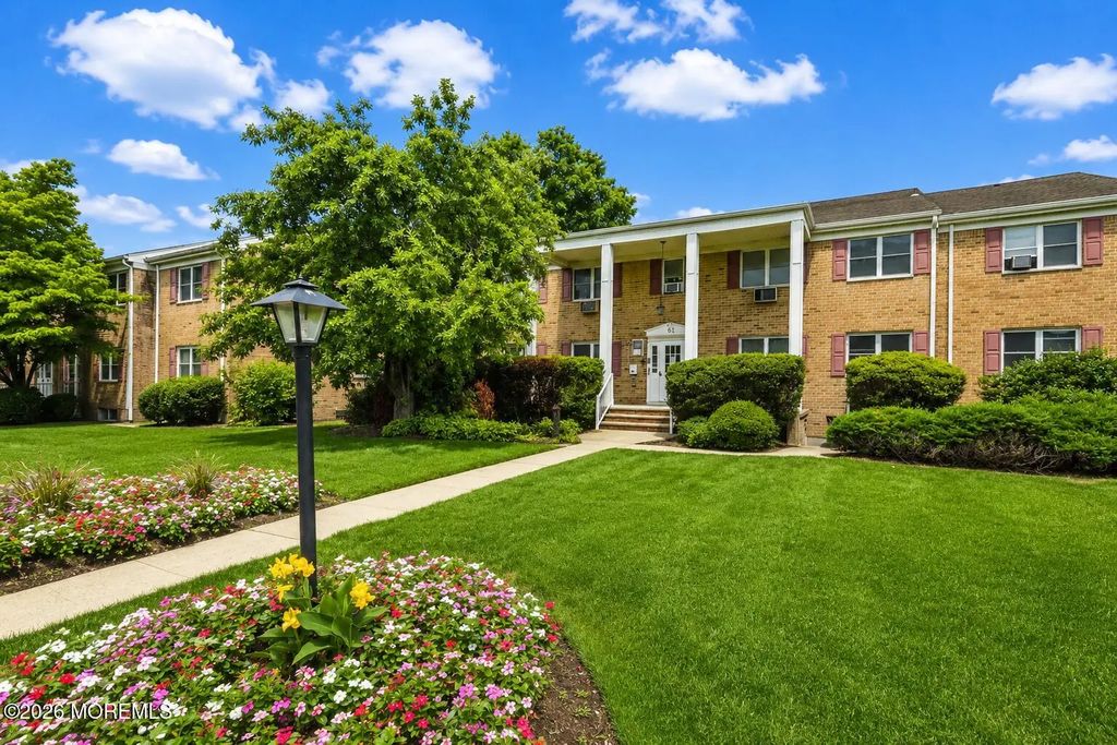 63 Stonehurst Boulevard G, Freehold