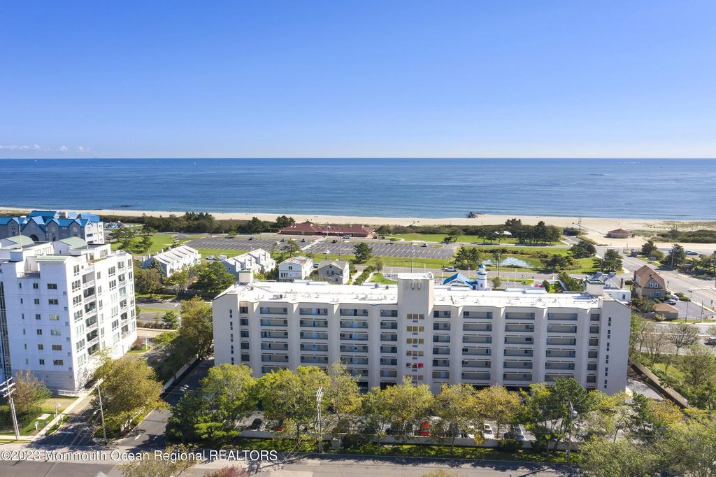 422 Ocean Boulevard N 4f, Long Branch