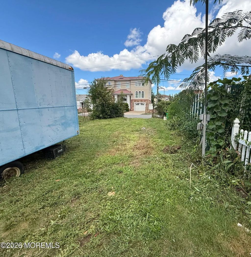 246 Sanford Avenue, Lyndhurst