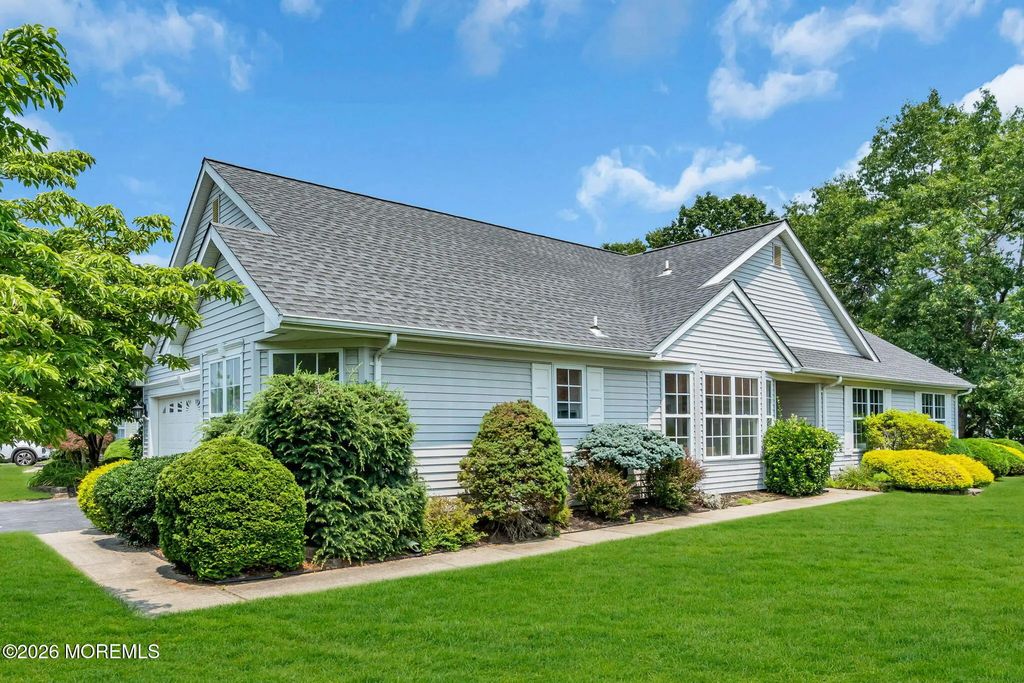 39 Strawberry Lane, Lakewood