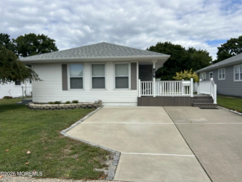 14 St Eustatius Street, Toms River
