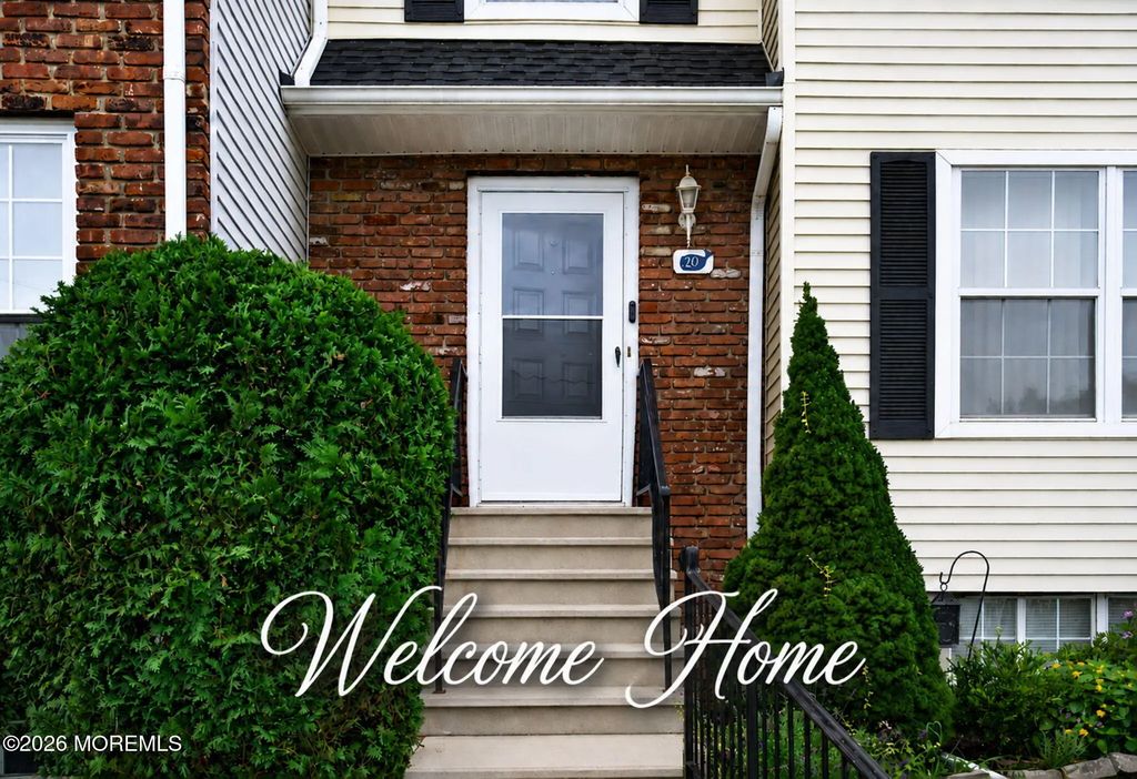 20 Karwatt Court, Sayreville