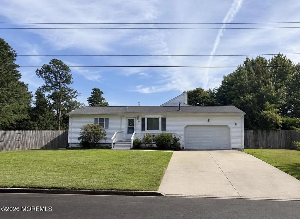 565 Azalea Drive, Brick