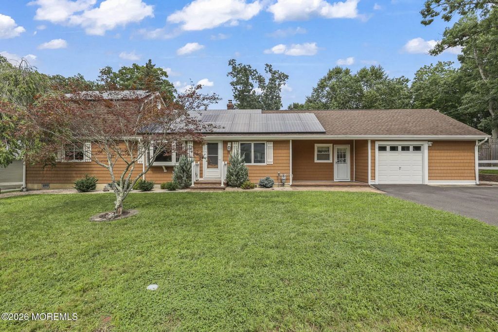 67 Crest Drive, Howell