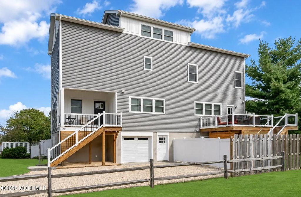 46 Hudson Avenue, Middletown