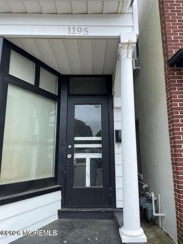 1195 Lincoln Square, Long Branch