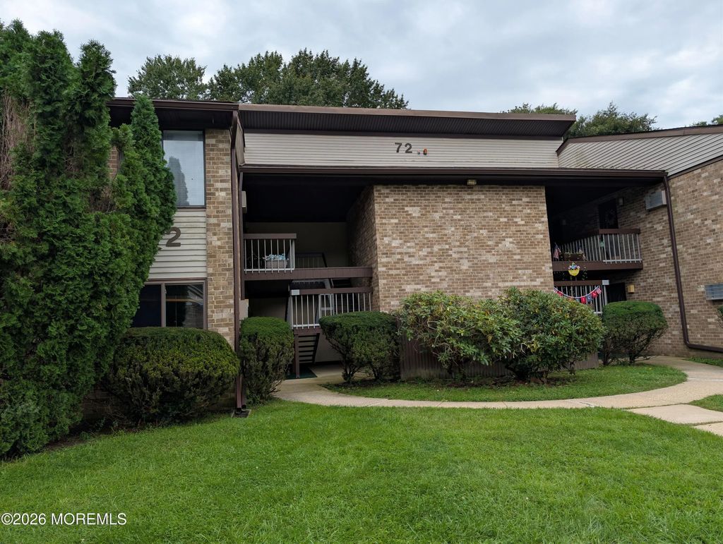72 Overlook Way A, Manalapan