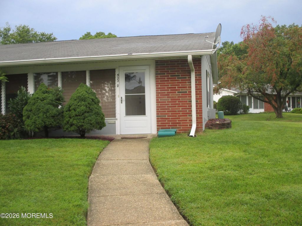 433d Picardy Court, Lakewood