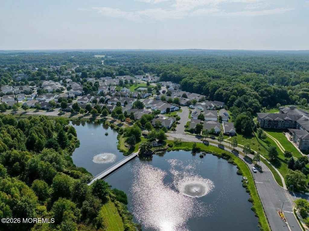 124 Waterside Boulevard, Monroe