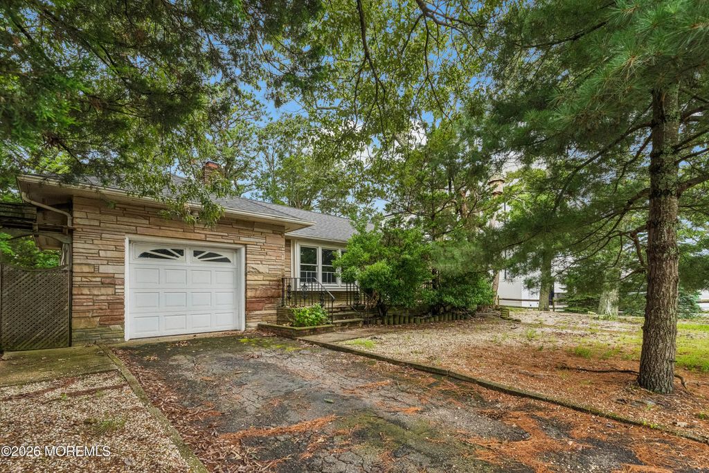 297 Cambourne Drive, Toms River
