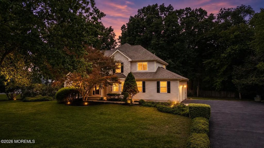 2 Ruffin Court, Tinton Falls