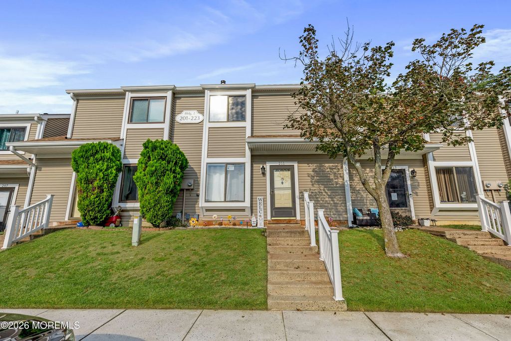 211 Sandra Place 211, Brick