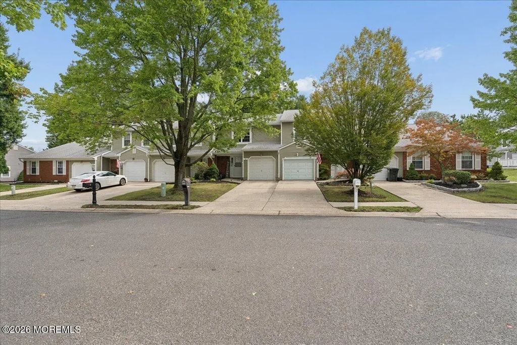 70 Oak Lane, Eatontown