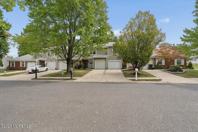 70 Oak Lane, Eatontown