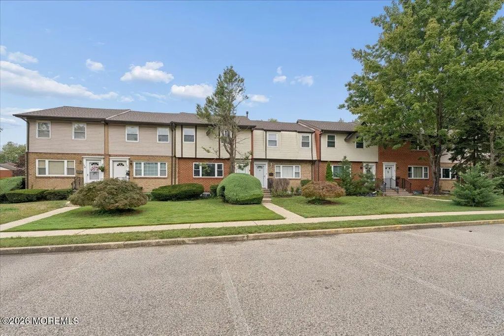 190 Lido Court, Brick