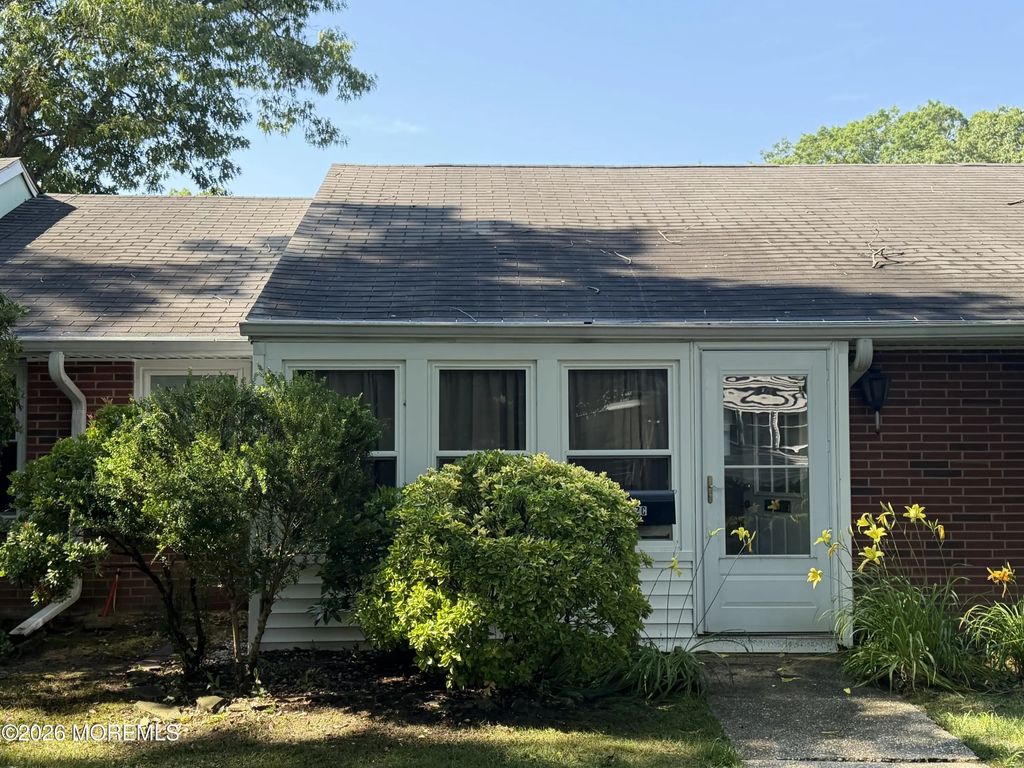 52c Cambridge Court, Lakewood