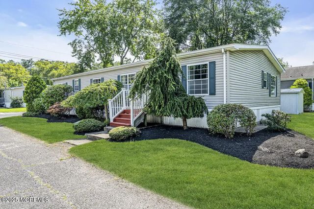 93 Village Road, Morganville