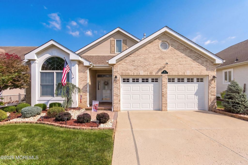 28 Sherwood Drive, Monroe Twp