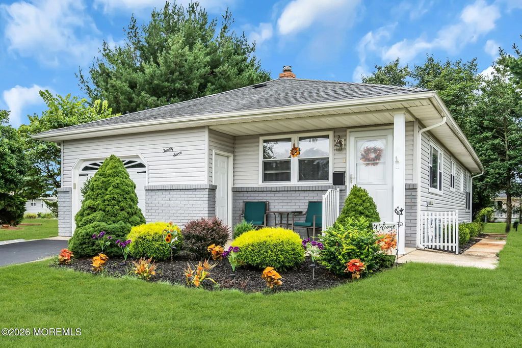 27 Bolans Court, Toms River