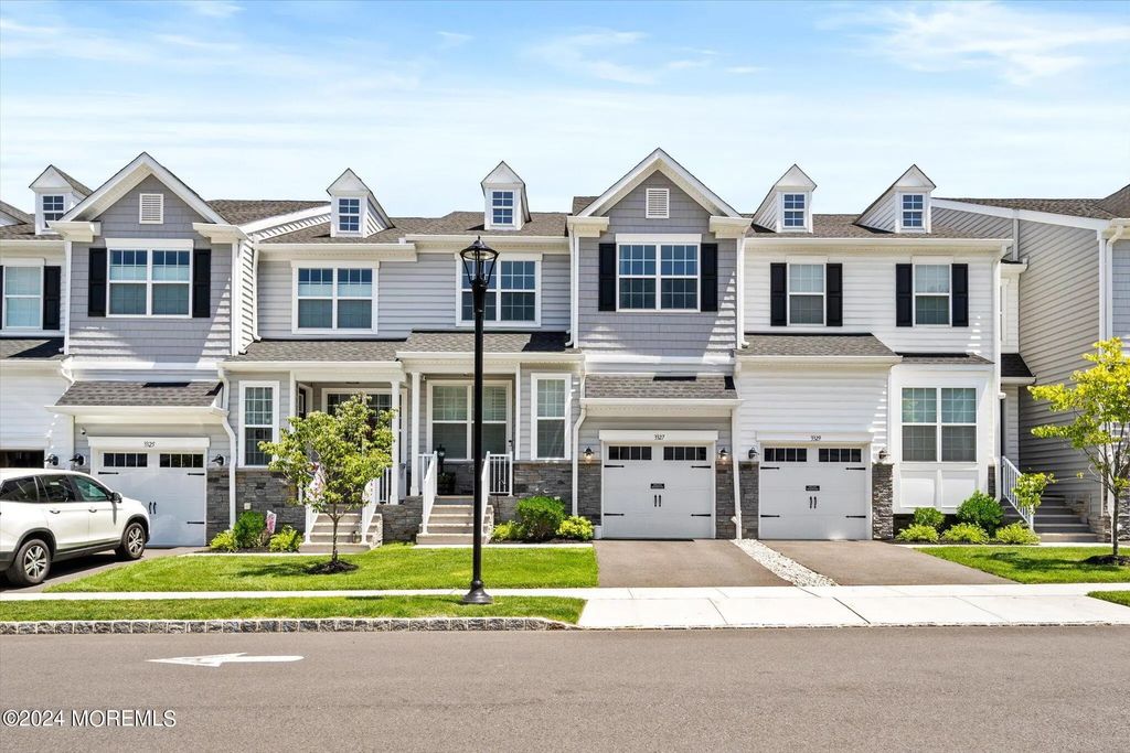 3327 Poplar Place, Wall